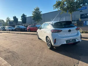 Car image 25