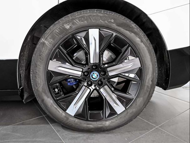 BMW iX eDrive40 240 kW image number 5