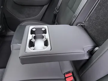 Car image 40