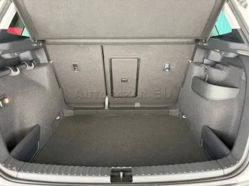 Car image 32