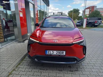 Car image 4