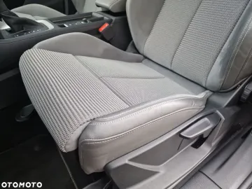 Car image 40