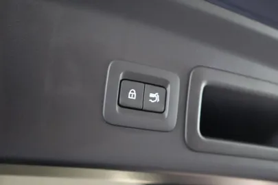 Car image 36