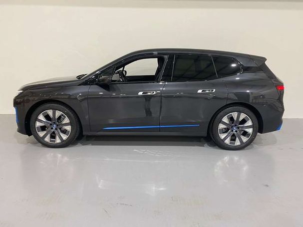 BMW iX xDrive40 240 kW image number 8