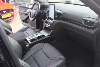 Car image 31