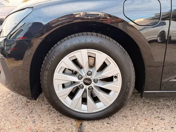 Car image 34