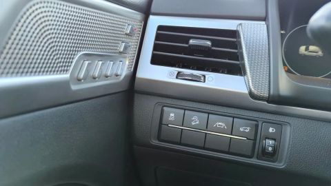 Car image 36