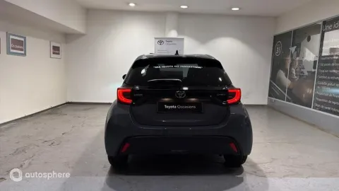 Car image 4