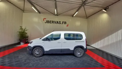 Car image 4