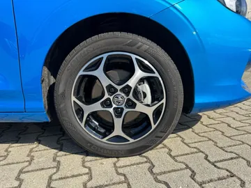 Car image 26