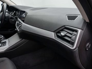 Car image 38