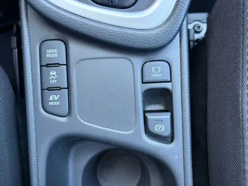Car image 26