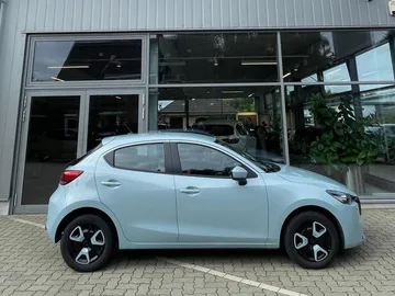 Car image 4