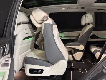Car image 32