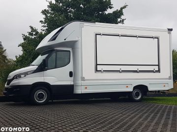 Car image 40