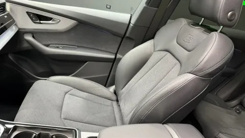 Car image 28