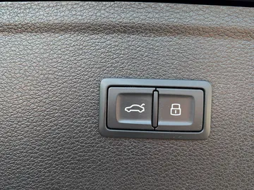 Car image 32
