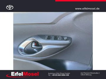 Car image 18