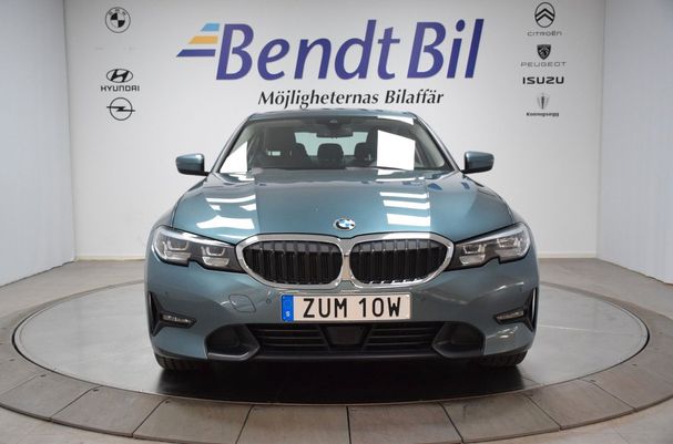 BMW 330e Sport Line 216 kW image number 3