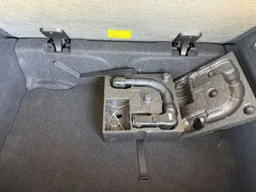Car image 36
