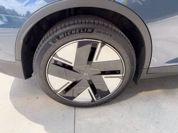 Car image 40