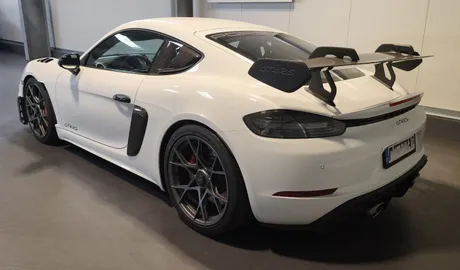 Car image 3