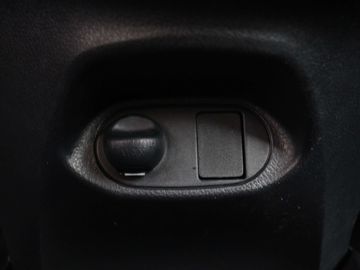 Car image 32