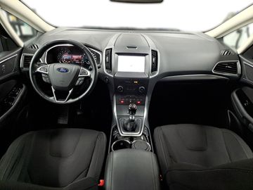 Car image 12