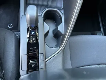 Car image 26
