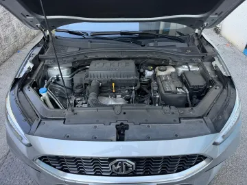 Car image 18