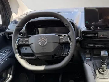 Car image 37