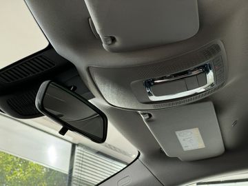 Car image 37