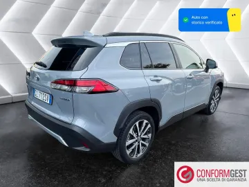 Car image 4