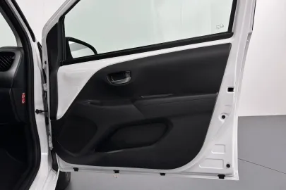 Car image 36