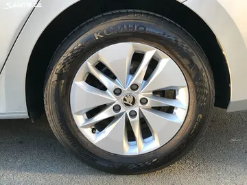 Car image 33