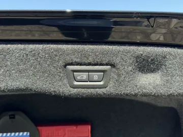Car image 35