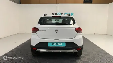 Car image 5