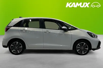 Car image 3
