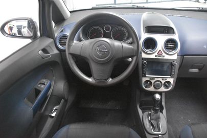 Car image 14