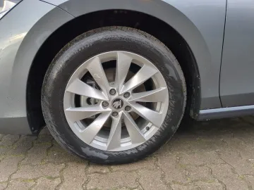 Car image 35