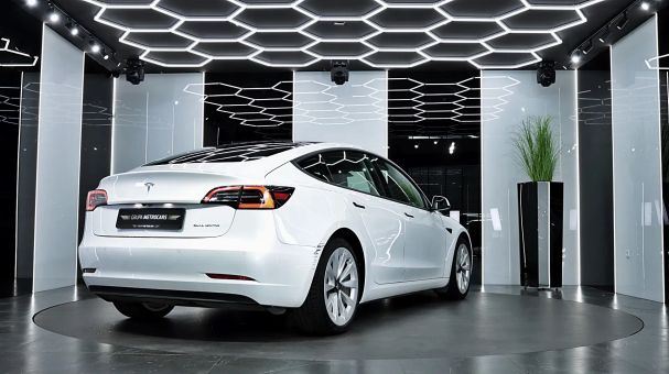 Tesla Model 3 AWD 353 kW image number 9