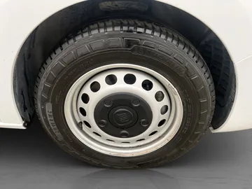 Car image 27