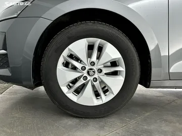 Car image 28