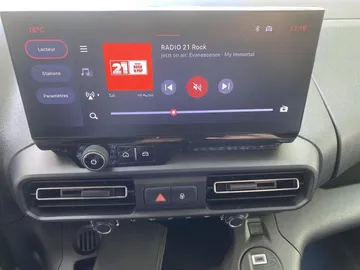 Car image 21