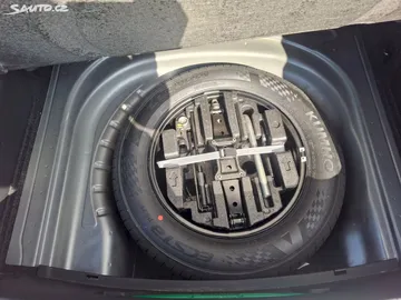 Car image 28