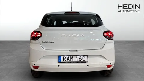 Car image 4