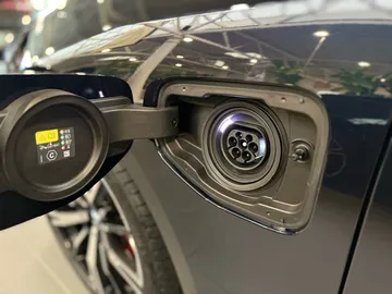 Car image 26