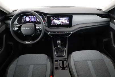 Car image 30