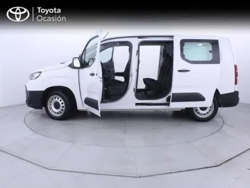 Car image 25