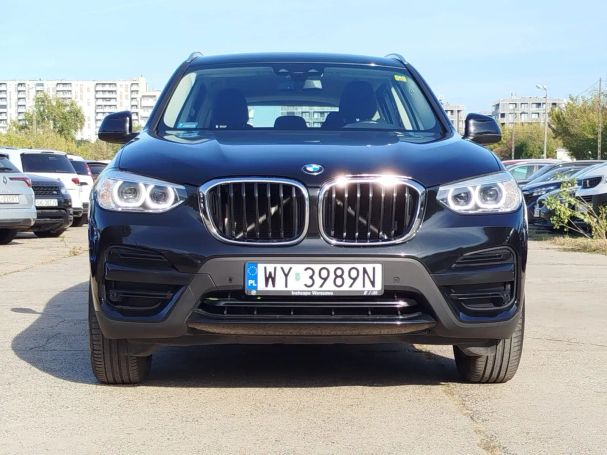 BMW X3 xDrive20i Advantage 135 kW image number 3